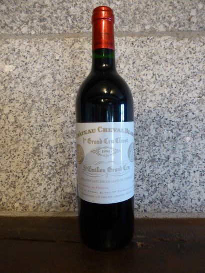 null 4 bouteilles CH. CHEVAL-BLANC, 1° Grand Cru St-Emilion 1994 (1 etlt) 

