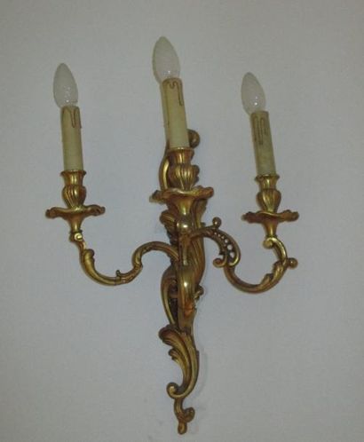 null Paire d'appliques en bronze à trois bras de lumières 

Style Louis XV

H : 50...