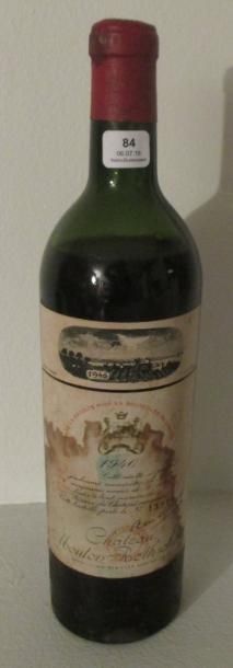 null 1 bouteille Mouton Rotschild 1946, n°13996, B/V, tachée mais intacte

Bouchon...