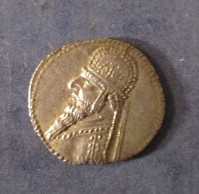 null Royaume des PARTHES
Un drachm Mithradates II en argent, pds: 4,04 g.