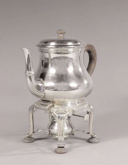 null Fontaine à thé, son support et sa lampe en argent, de forme balustre à moulure...