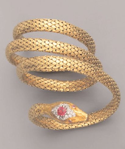 null Bracelet serpent en or jaune, le corps souple tressé formant trois anneaux,...