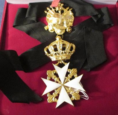null Insigne de Chevalier de Malte en métal doré, dans son coffret