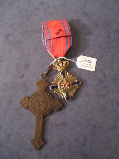 null Croix d'officier de la couronne de Roumanie.

Croix religieuse en bronze