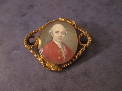 ECOLE FRANCAISE du XVIIIème s. Portrait d'homme à la redingote rouge

Miniature ovale

3,5...