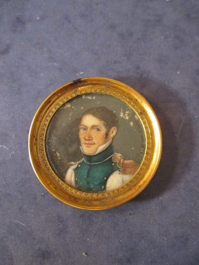 ECOLE DU XIXème s. Portrait d'un officier

Miniature ronde signée

D: 4,5 cm. (m...