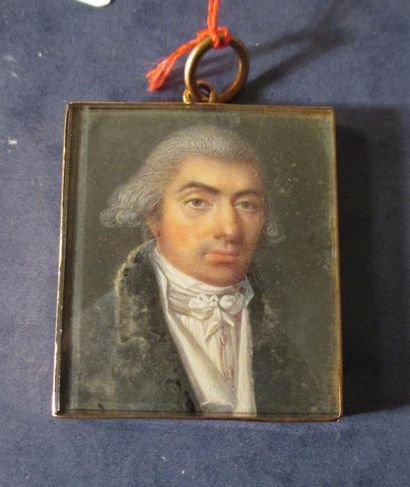 Ecole française XVIII e Miniature rectangulaire: portrait d'homme à la chemise blanche

Monture...