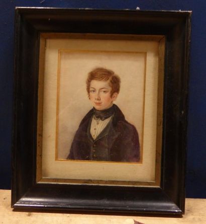 null Ecole du XIXe portrait de jeune homme aquarelle gouachée 11,5X12,5 cm

