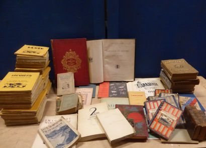 null Lot de volumes brochés et reliés : catalogues de la manufacture de Saint Etienne,...