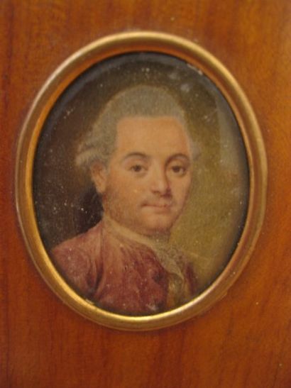 null MINIATURE sur velin "Portrait d'homme". XVIIIe siècle. 3,5 x 2,5 cm