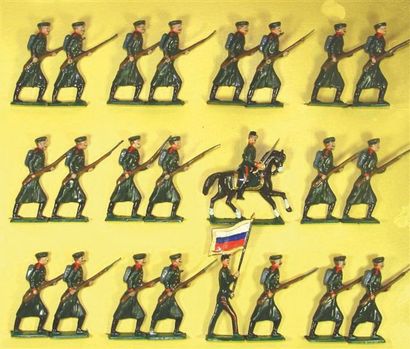 null « Infanterie russe en capote à l'assaut » et boite de « Cuirassiers » réf 219/12...