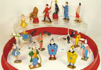 JF-CBG « Le Cirque » : Bel ensemble de figurines avec piste, clowns jongleurs, dompteur,...
