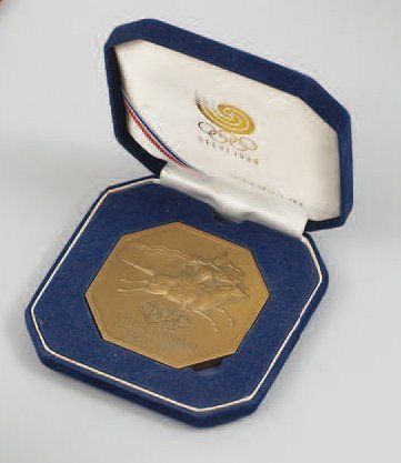 null [Séoul, 1988] Médaille commémorative en bronze dans son écrin en feutrine bleue...