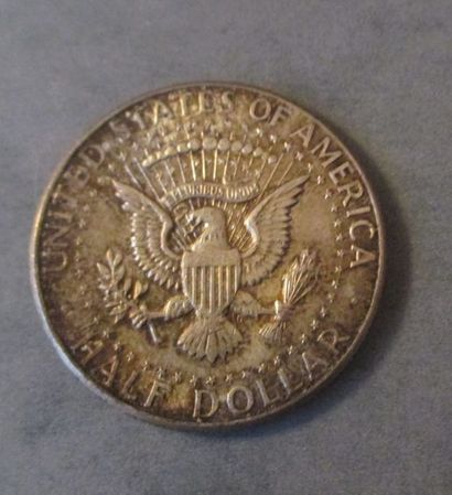 null Une pièce d'un demi dollar en argent 1964
