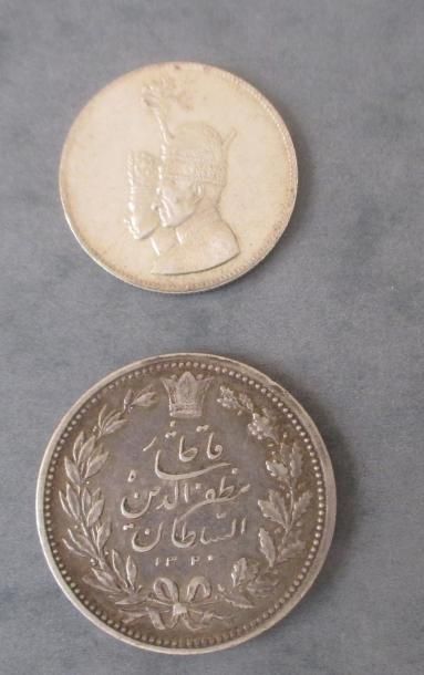 null IRAN : une pièce de 5 qiran en argent Muzaffar al Din Shah 1902, jeton de mariage...