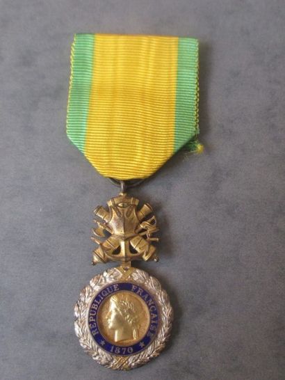 null Médaille militaire modèle IIIème République (manque d'émail)