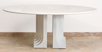 Carlo Scarpa (1906-1978) Table de salle à manger modèle Samo en marbre blanc à plateau...