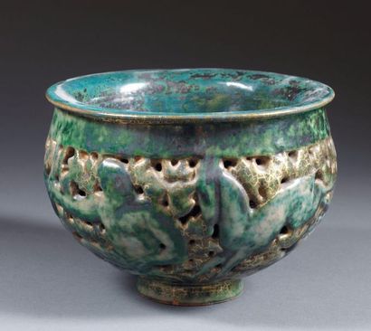 null MAYODON Jean (1893-1967)

Vase en céramique à corps sphérique à double cloison...