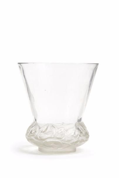 null René LALIQUE (1860-1945) 

Vase " Lierre ". Epreuve en verre blanc moulé pressé,...