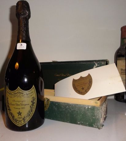null 1 bouteille CHAMPAGNE "Dom Pérignon", Moët & Chandon 1990 (coffret ab) 

