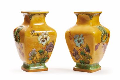 null OPTAT MILLET (SEVRES) : 

Paire de vases balustres en faïence à décor polychrome...