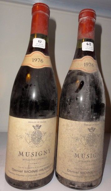 null 2 bouteilles MUSIGNY, Moine-Hudelot 1976 (ets) 

