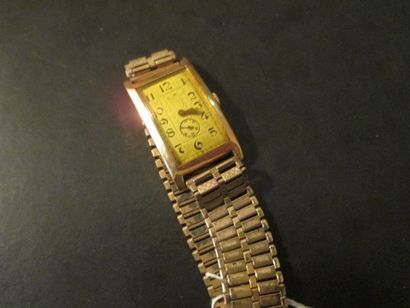 null Montre rectangulaire en or jaune 18k LIP et son bracelet en métal doré, pds...