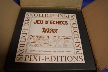 null UDERZO - PIXI Editions - Jeu d'Echecs " ASTERIX" - 1991 - Plateau 40 x 40 cm...