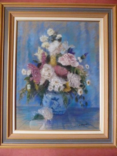 CLAUZEL "Bouquet de fleurs" 

pastel signé en bas à droite 

65x50