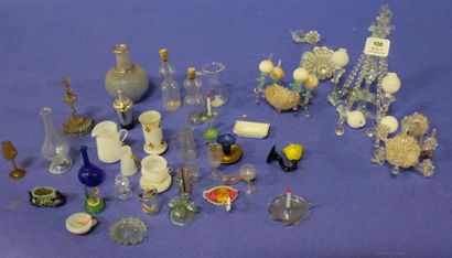 null Lustre miniature en verre (accidents) et vaisselle miniature en verre