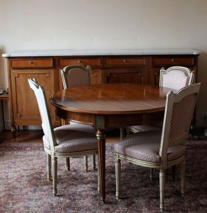 null Mobilier de salle à manger en bois naturel style Louis XVI comprenant : 

une...