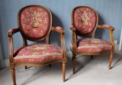 null Paire de fauteuils cabriolet en bois naturel

Style Louis XVI