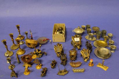 null Lot lanternes et lustres miniatures, bougeoirs, vaisselle métallique ...