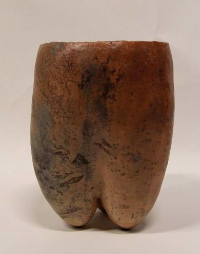 null Nany CHAMPY-SCHOTT

Vase tripode en céramique

H : 26 cm.