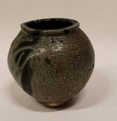 null Claude CHAMPY (1944-)

Vase globulaire en céramique à décor craquelé vert et...