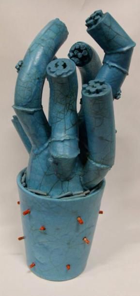null Fausto SALVI (1965-)

Cactus en céramique à glaçure bleu ciel

H : 60 cm
