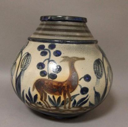 null PRIMAVERA

	Vase en céramique à corps ovoïde à base renflée et col conique bagué....