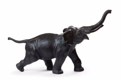 null Sculpture en bronze à patine noire représentant un éléphant, signé

Japon, vers...