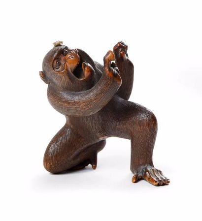 null Okimono en buis sculpté représentant un singe

Japon, 

XIXème siècle

H : 6...