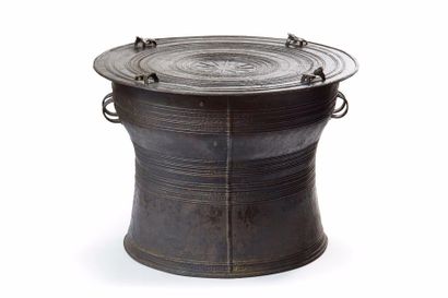 null Tambour de pluie en bronze

Laos, XIXème siècle

H : 35 D : 48 cm.