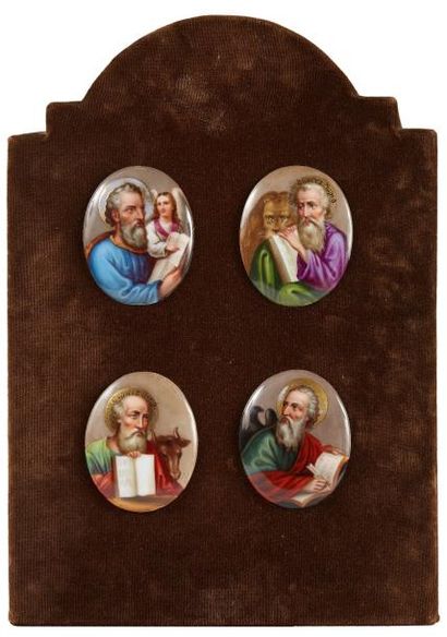 null 
Les Quatres Évangélistes 
Bel ensemble de quatre miniatures sur émail, de forme...