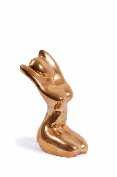 null Louis TANARI (1940-)

Femme agenouillée

Sculpture en bronze doré, signée

H...