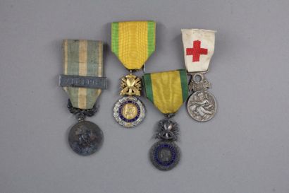 null Lot : deux médailles militaires IIIème République, 1 médaille SBM et 1 coloniale...