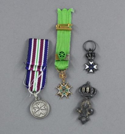 null Lot de miniatures : 2 lys et 2 médailles de Malte