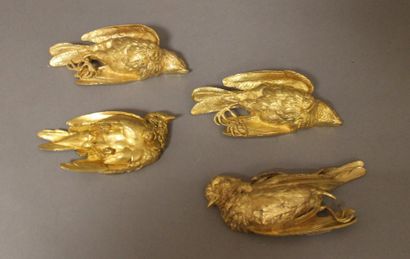 null Lot de quatre sculptures en bronze doré en forme d'oiseaux morts.

L : 14-1...