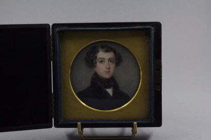 null Ecole du XIXIème s.

"Portrait de jeune homme"

Miniature ronde, dans une boite

D...