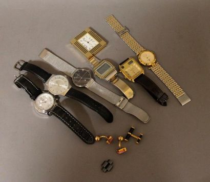 null Lot de six montres d'homme fantaisie, une pendulette de bureau en métal doré...