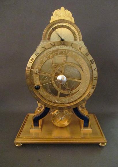 null HOUR LAVIGNE


Pendule astrolabe astronomique en métal doré, cloche ne verres,...
