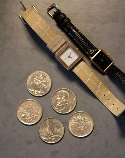 null Lot fantaisies : deux montres LANCEL, SEIKO et cinq pièces de 5 FF en métal
