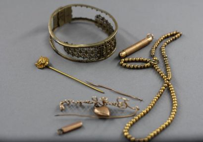 null Bijoux fantaisies dont bracelet rigide articulé en argent 800°/°° accidenté...